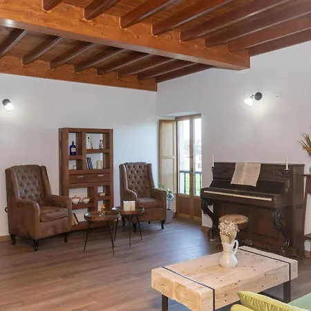Araucaria House Country house *